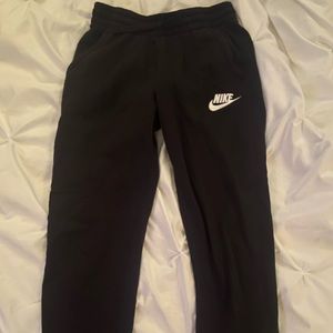girls black nike sweatpants